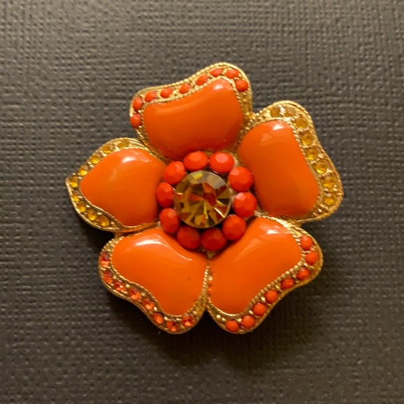 1930s Brooch to Adore❤️ — SALE🛍️ - Picture 1 of 4